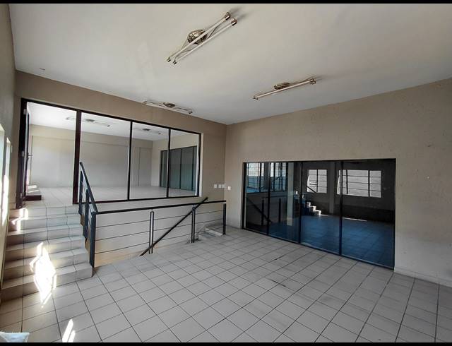 342M² WAREHOUSE TO LET IN POMONA